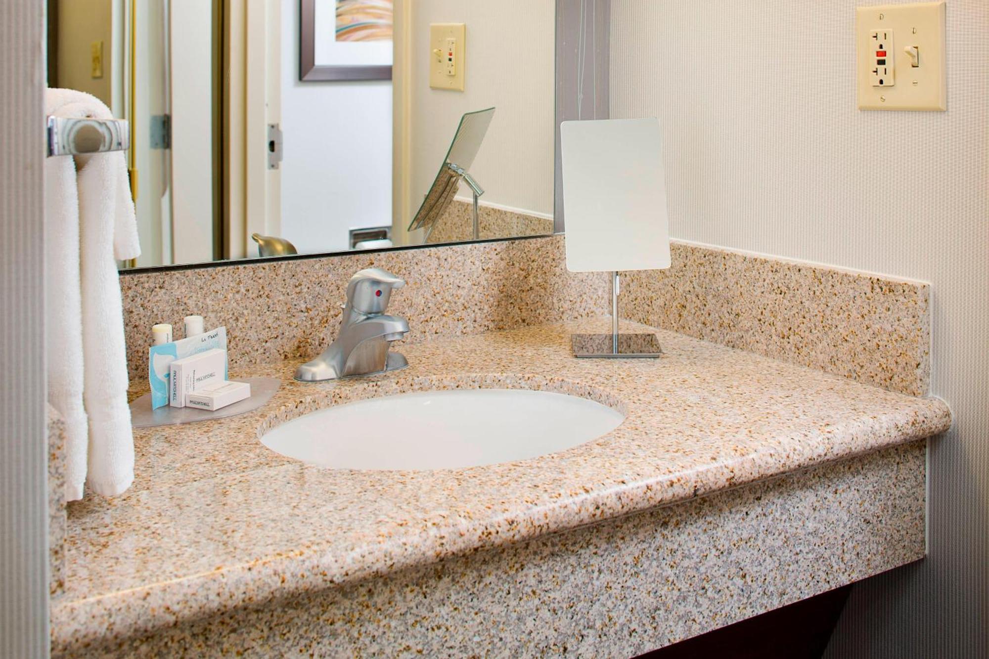 Courtyard By Marriott Richmond Airport Otel Sandston Dış mekan fotoğraf